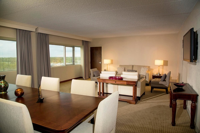 Imagen del bar/restaurante del Hotel Doubletree By Hilton Orlando Airport. Foto 3