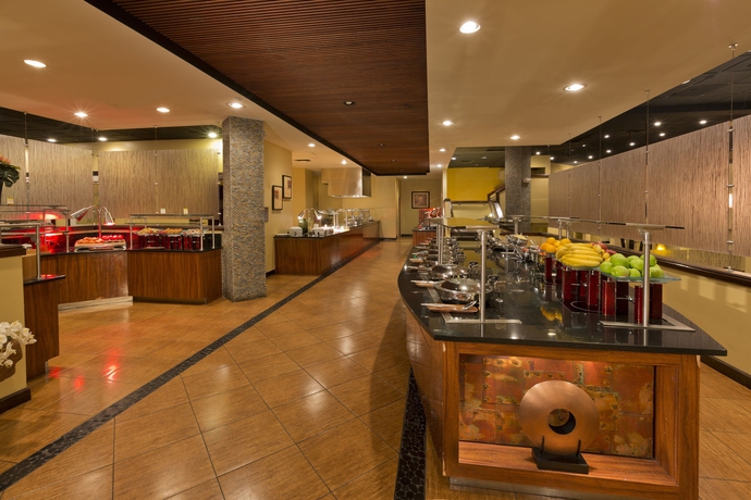 Imagen del bar/restaurante del Hotel Doubletree By Hilton Orlando At Seaworld. Foto 4