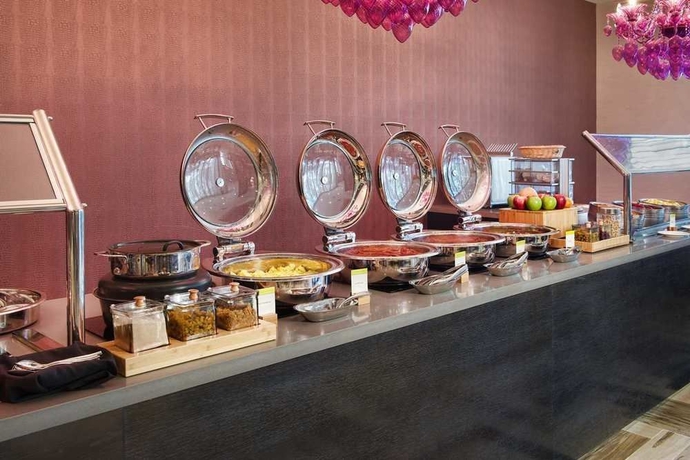 Imagen del bar/restaurante del Hotel Doubletree By Hilton Orlando East - Ucf Area. Foto 4