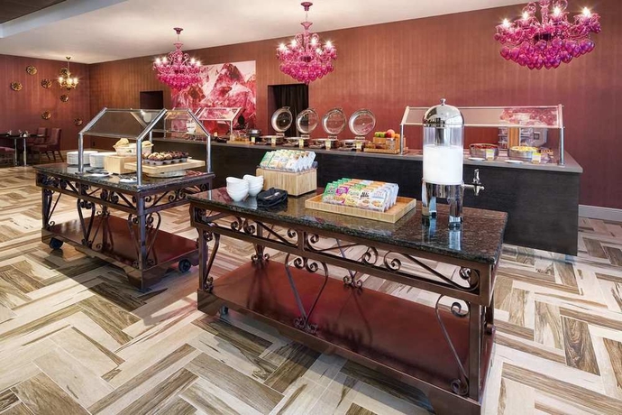 Imagen del bar/restaurante del Hotel Doubletree By Hilton Orlando East - Ucf Area. Foto 6