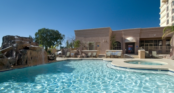 Imagen de la piscina del Hotel Doubletree By Hilton Phoenix Mesa. Foto 6