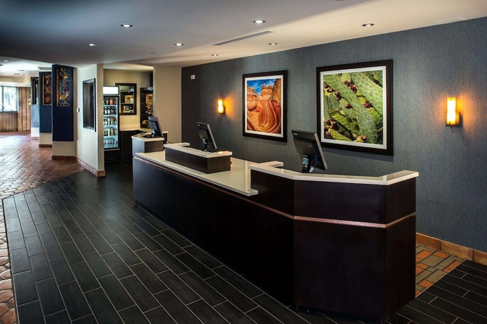 Imagen de los interiores del Hotel Doubletree By Hilton Phoenix Tempe. Foto 15