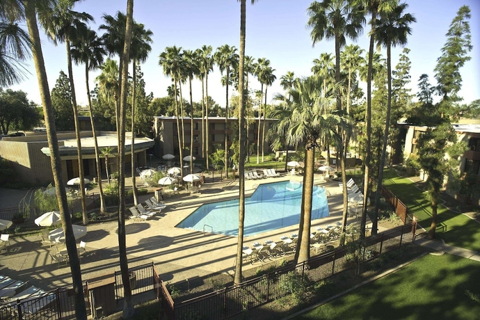 Imagen de la piscina del Hotel Doubletree By Hilton Phoenix Tempe. Foto 19