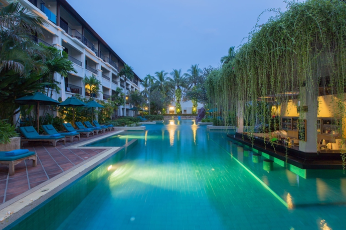 Imagen de la piscina del Hotel Doubletree By Hilton Phuket Banthai Resort. Foto 11