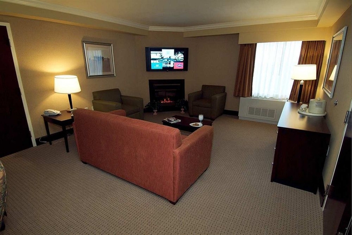 Imagen de los interiores del Hotel Doubletree By Hilton Pittsburgh Airport. Foto 8