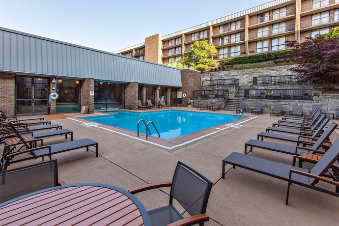 Imagen de la piscina del Hotel Doubletree By Hilton Pittsburgh - Green Tree. Foto 9