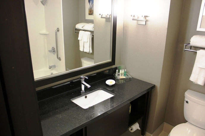 Imagen de la habitación del Hotel Doubletree By Hilton Pointe Claire Montreal Airport West. Foto 5