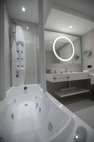 Imagen de la habitación del Hotel Doubletree By Hilton Pointe-noire. Foto 17