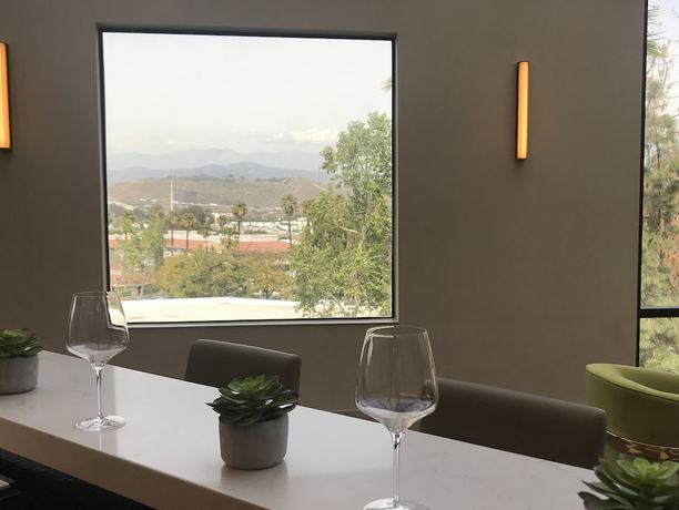 Imagen del bar/restaurante del Hotel Doubletree By Hilton Pomona. Foto 2