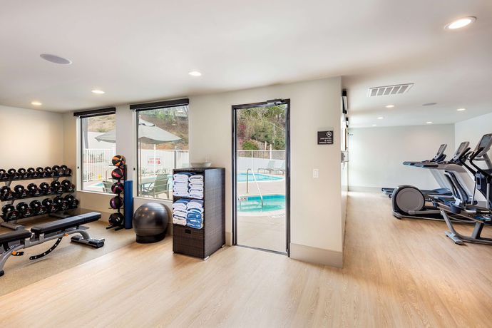 Imagen de los interiores del Hotel Doubletree By Hilton Pomona. Foto 16