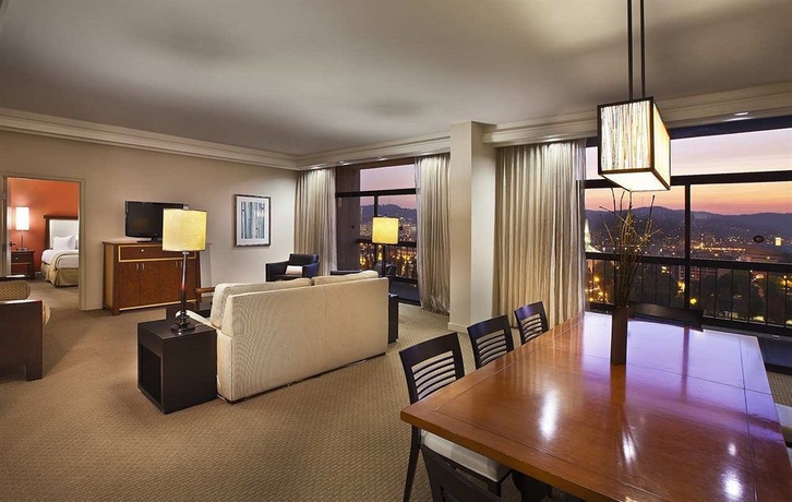 Imagen de los interiores del Hotel Doubletree By Hilton Portland. Foto 12