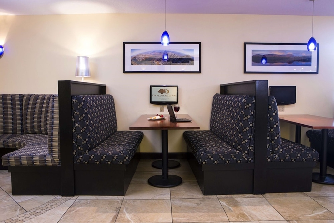 Imagen de los interiores del Hotel Doubletree By Hilton Portland. Foto 16