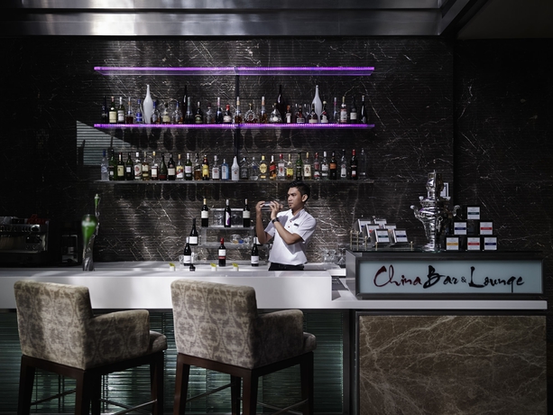 Imagen del bar/restaurante del Hotel Doubletree By Hilton Putrajaya Lakeside. Foto 3