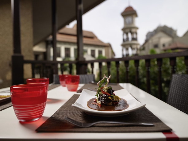 Imagen del bar/restaurante del Hotel Doubletree By Hilton Putrajaya Lakeside. Foto 4