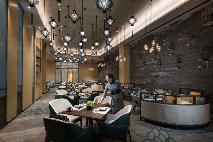 Imagen del bar/restaurante del Hotel Doubletree By Hilton Qingdao Oriental Movie Metropolis. Foto 3