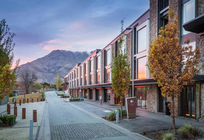 Imagen de los exteriores del Hotel Doubletree By Hilton Queenstown. Foto 15