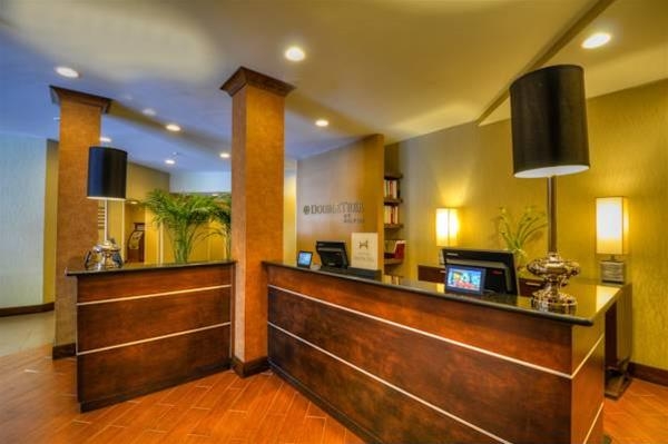 Imagen general del Hotel Doubletree By Hilton Raleigh - Brownstone - University. Foto 3