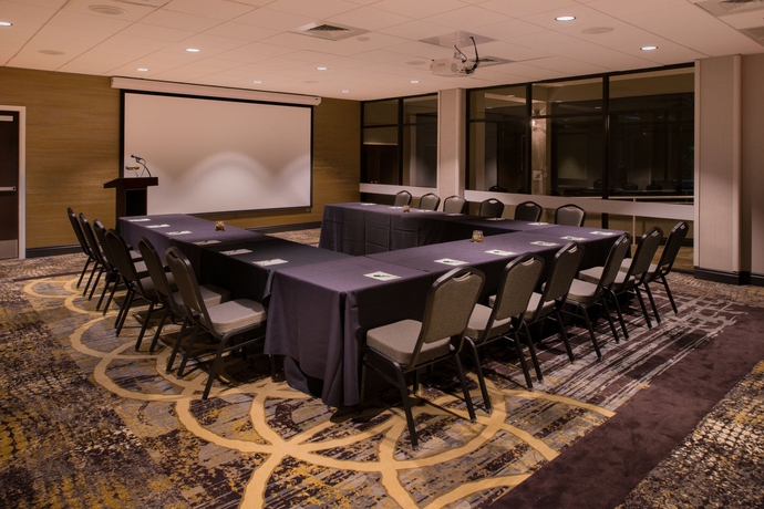 Imagen de los interiores del Hotel Doubletree By Hilton Raleigh Crabtree Valley. Foto 9