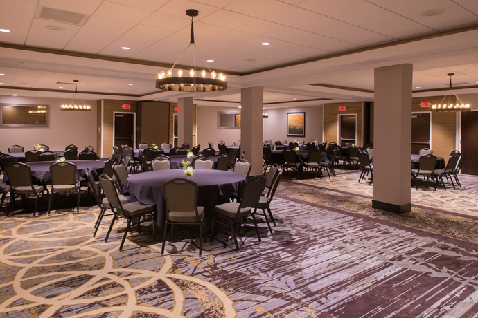 Imagen de los interiores del Hotel Doubletree By Hilton Raleigh Crabtree Valley. Foto 11