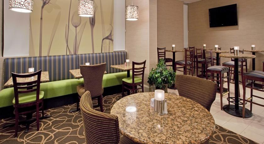 Imagen del bar/restaurante del Hotel Doubletree By Hilton Raleigh Midtown, Nc. Foto 4