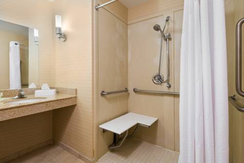 Imagen de la habitación del Hotel Doubletree By Hilton Richmond Airport. Foto 5