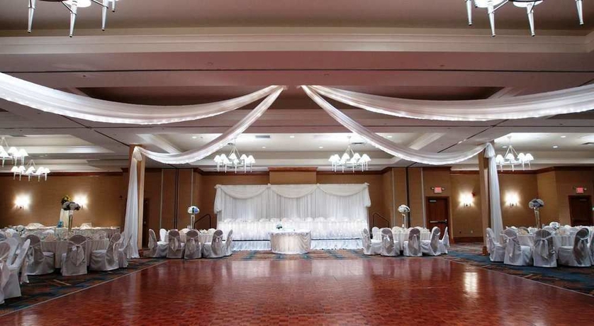 Imagen de los interiores del Hotel Doubletree By Hilton Rochester. Foto 12