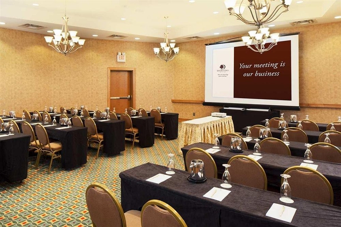 Imagen de los interiores del Hotel Doubletree By Hilton Rochester. Foto 14