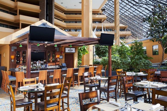 Imagen del bar/restaurante del Hotel Doubletree By Hilton Rochester. Foto 4