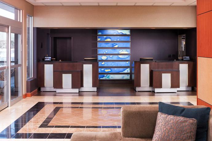 Imagen de los interiores del Hotel Doubletree By Hilton Roseville Minneapolis. Foto 8