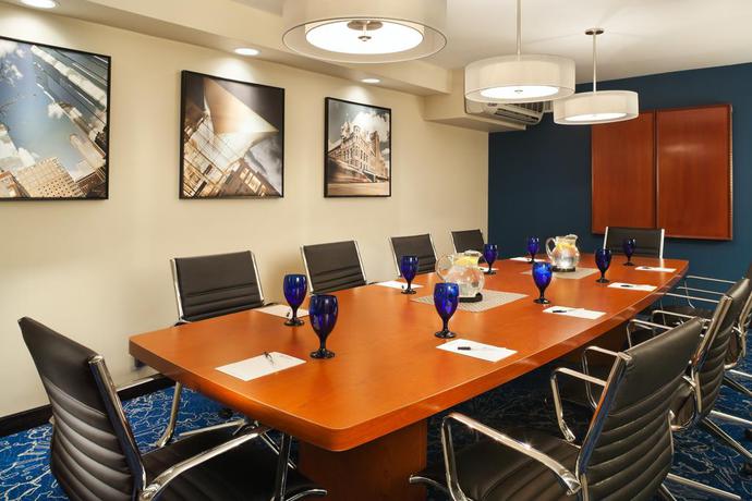 Imagen de los interiores del Hotel Doubletree By Hilton Roseville Minneapolis. Foto 10