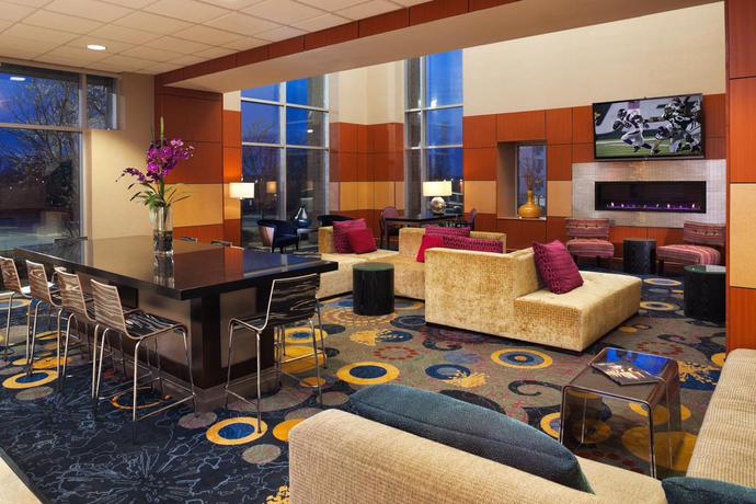 Imagen de los interiores del Hotel Doubletree By Hilton Roseville Minneapolis. Foto 12