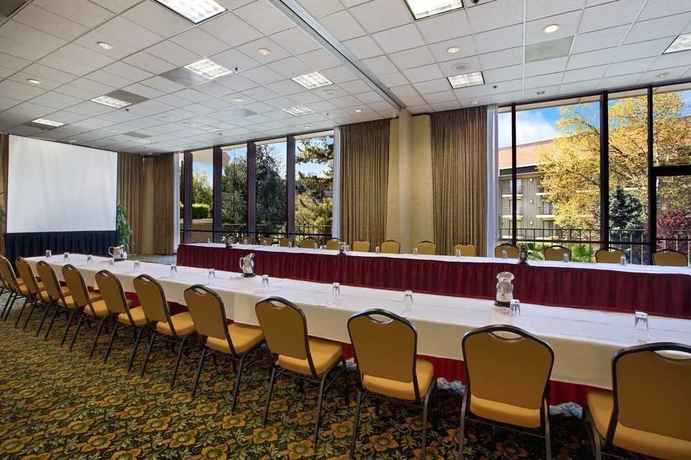 Imagen de los interiores del Hotel Doubletree By Hilton Sacramento. Foto 12
