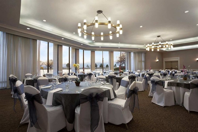 Imagen de los interiores del Hotel Doubletree By Hilton Salt Lake City Airport. Foto 10