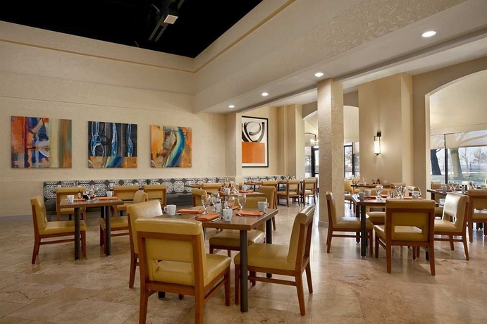 Imagen del bar/restaurante del Hotel Doubletree By Hilton Salt Lake City Airport. Foto 3