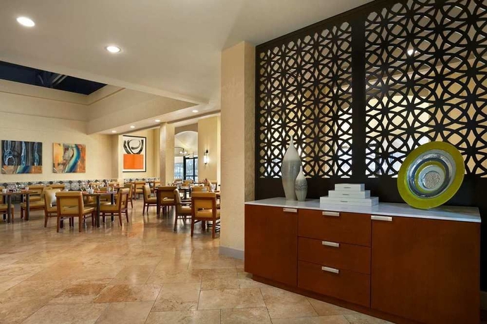 Imagen del bar/restaurante del Hotel Doubletree By Hilton Salt Lake City Airport. Foto 4