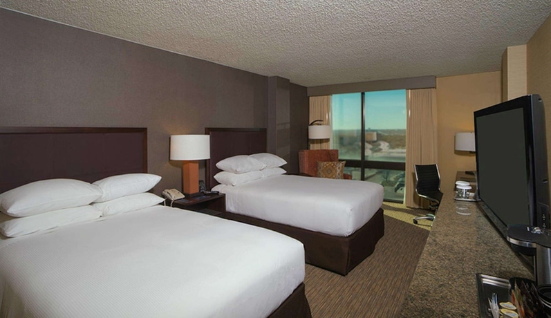 Imagen de la habitación del Hotel Doubletree By Hilton San Antonio Airport. Foto 4