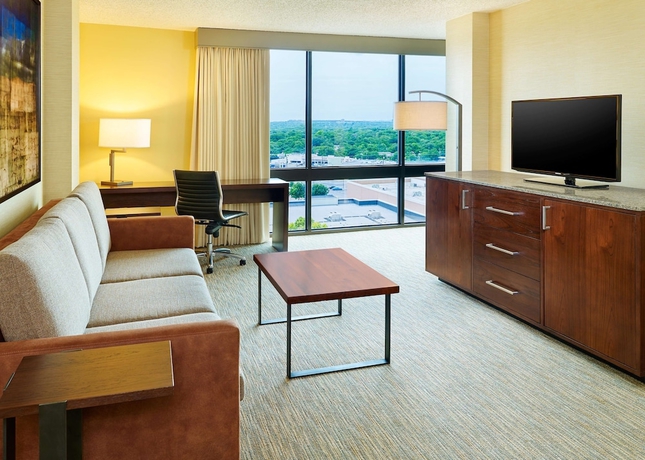 Imagen de la habitación del Hotel Doubletree By Hilton San Antonio Airport. Foto 6