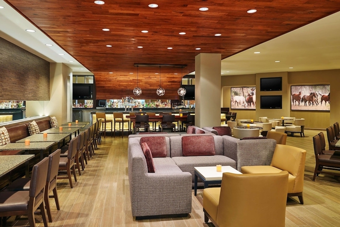 Imagen de los interiores del Hotel Doubletree By Hilton San Antonio Airport. Foto 16