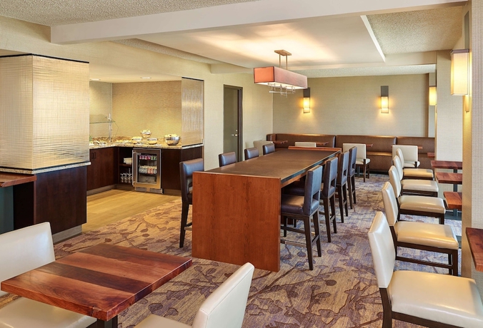 Imagen de la habitación del Hotel Doubletree By Hilton San Antonio Airport. Foto 14
