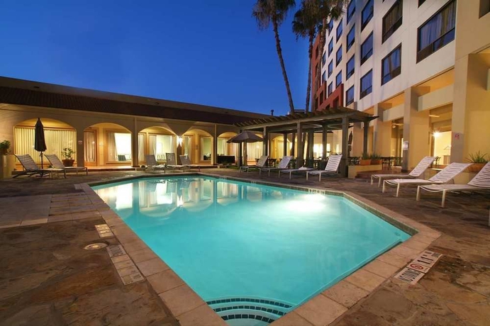 Imagen de la piscina del Hotel Doubletree By Hilton San Antonio Downtown. Foto 13