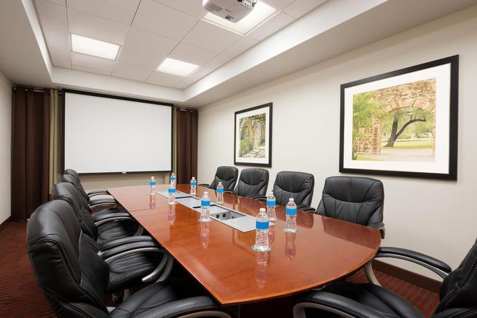 Imagen de los interiores del Hotel Doubletree By Hilton San Antonio Northwest. Foto 10