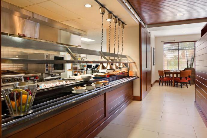 Imagen del bar/restaurante del Hotel Doubletree By Hilton San Antonio Northwest. Foto 3