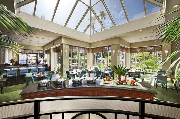 Imagen del bar/restaurante del Hotel Doubletree By Hilton San Diego - Del Mar. Foto 3