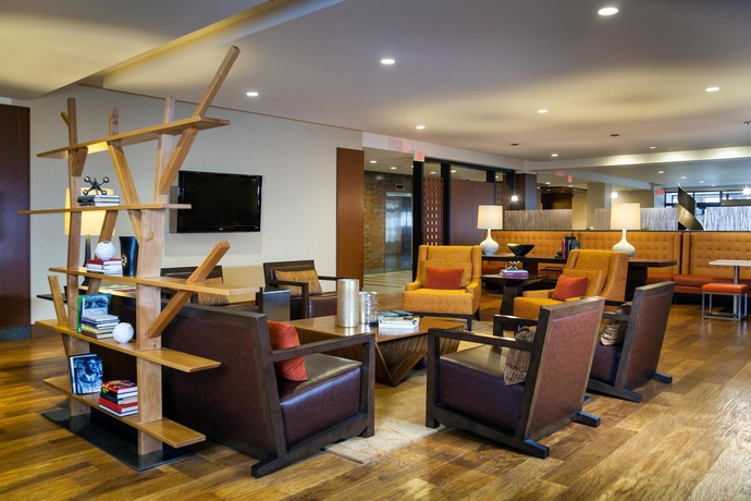 Imagen de los interiores del Hotel Doubletree By Hilton San Francisco Airport. Foto 12