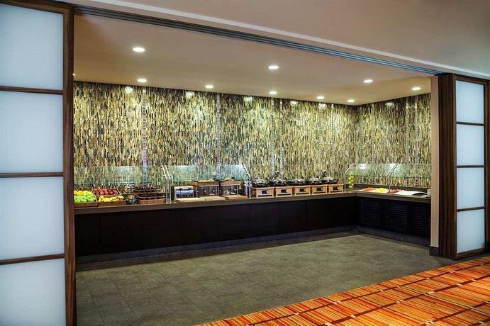 Imagen del bar/restaurante del Hotel Doubletree By Hilton San Francisco Airport. Foto 5