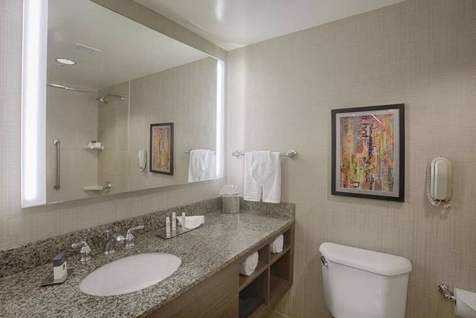 Imagen de la habitación del Hotel Doubletree By Hilton San Francisco Airport North. Foto 3