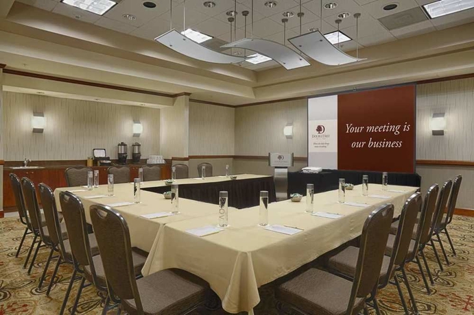 Imagen de los interiores del Hotel Doubletree By Hilton San Francisco Airport North. Foto 14