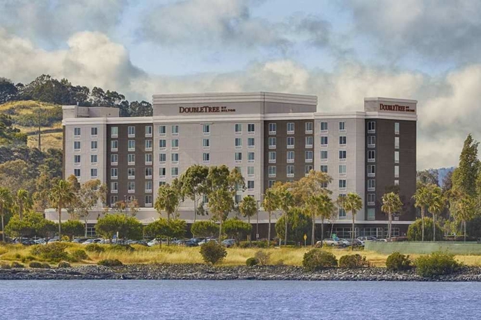 Imagen de los exteriores del Hotel Doubletree By Hilton San Francisco Airport North. Foto 10