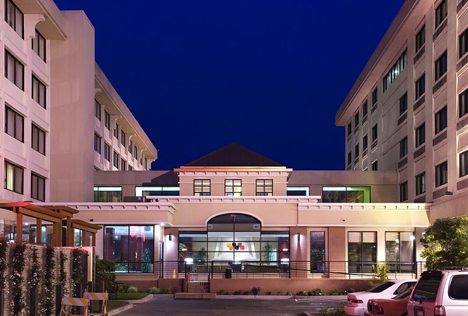 Imagen de los exteriores del Hotel Doubletree By Hilton San Francisco South Airport Blvd. Foto 8