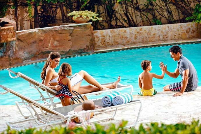 Imagen de la piscina del Hotel Doubletree By Hilton San Juan. Foto 16